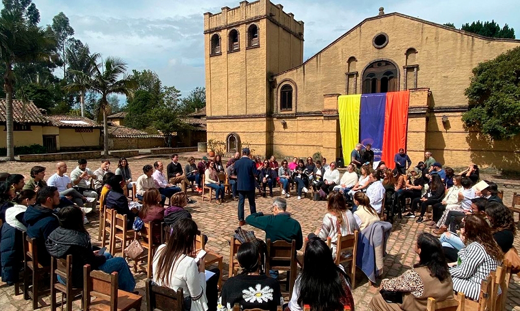 SEMBRAMOS LAS SEMILLAS DEL MAÑANA PARA SEGUIR TEJIENDO LA COLOMBIA POSIBLE